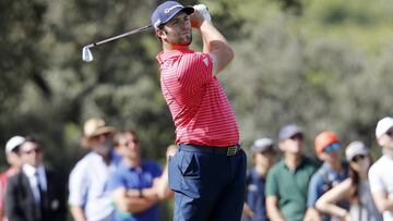 El golfista Jon Rahm golpea una bola durante el Open de Espa&ntilde;a.