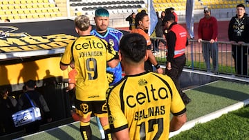 Futbol, Coquimbo Unido vs Deportes Limache.
Fecha 18, Liga primera 2025.
Los jugadores de Coquimbo Unido, centro, celebran el triunfo contra Deportes Limache durante el partido de primera division disputado en el estadio Francisco Sanchez Rumoroso de Coquimbo, Chile.
02/08/2025
Alejandro Pizarro Ubilla/Photosport
Football, Coquimbo Unido vs Deportes Limache.
Date 18, First League 2025.
Coquimbo Unido’s players, center, celebrate the victory against Deportes Limache during the first division match played at the Francisco Sanchez Rumoroso stadium in Coquimbo, Chile.
02/08/2025
Alejandro Pizarro Ubilla/Photosport