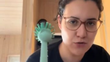 Explica cómo friegan los platos en Islandia: “¡No es práctico! ¡No es práctico!”