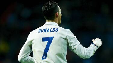 Cristiano Ronaldo decides to remain at Real Madrid