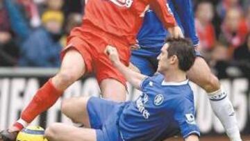 <b>MALA PATA. </b>Lampard (Chelsea) lesionó a Xabi Alonso por esta acción el pasado 1 de enero.