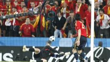 <b>GOLAZO. </b>Rubén de la Red consiguió el tanto del empate (1-1) ante Grecia. El canterano aprovechó una dejada de Güiza para fusilar al portero griego con su pierna derecha.