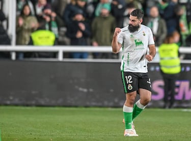 El trompetista sigue en racha. Este fin de semana anotó su noveno tanto de la temporada y encadena tres partidos marcando. Su gol puso el 0-2 definitivo, tras ganar en el cuerpo a cuerpo a su defensor, y cruzar el balón con la pierna izquierda.