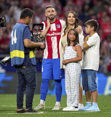 Herrera con su familia durante la despedida. 

