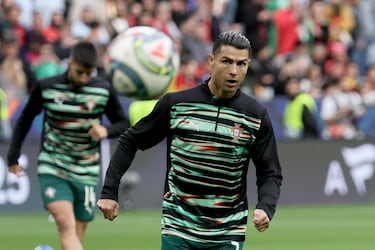Messi and Cristiano Ronaldo rivalry reignited as both break records on the same day