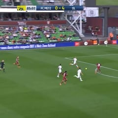 Ni pestañea delante del portero: el arte de Mariano definiendo...