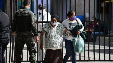 El coronavirus sigue golpeando a los catrachos al superar la barrera de los 18 mil contagios. Lo positivo, no hubo decesos en las últimas 24 horas.