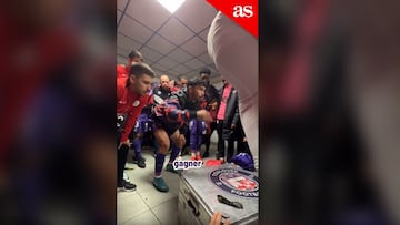 Suazo es un orgullo para Chile: ¡arengó en español e inglés a sus compañeros de Francia!