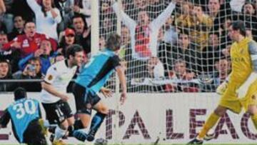 <b>FUNDAMENTAL. </b>El primer gol de Mata ante el Brujas facilitó una victoria básica para los intereses del Valencia y también de la Liga.