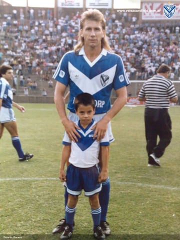 Jugó para Boca Juniors, Sarmiento, River Plate, América de Cali, Vélez e Independiente.