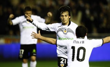 Mata, con el 10, junto a David Silva y Joaquín.