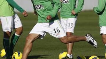 <b>A TOPE. </b>Roque Santa Cruz se ejercitó ayer al máximo, al igual que el otro delantero Jorge Molina.