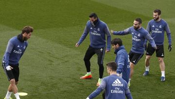 GRA118. MADRID, 28/02/2017.- (De izda. a dcha.) Los jugadores del Real Madrid Sergio Ramos, Kiko Casilla, Álvaro Morata, Dani Carvajal y Nacho Fernández, durante el entrenamiento que ha realizado hoy la plantilla en Valdebebas para preparar el partido de la 25ª jornada de LaLiga Santander 2016/2017, que disputarán mañana contra la U.D. Las Palmas en el Santiago Bernabéu. EFE/Javier Lizón