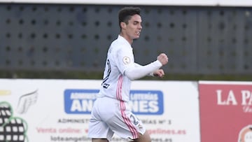 Arribas celebra el 1-1 al Dux tras darle la asistencia a Gelabert.