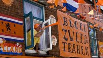 <b>FIESTA. </b>Holanda está llena de banderas y se ha teñido de naranja.