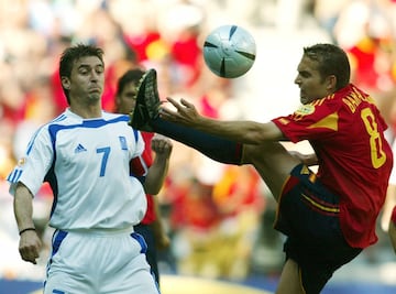 El capitán de la selección griega que sorprendió a Europa y se alzó con la Euro en 2004 ganando en la final a la selección anfitriona, Portugal.