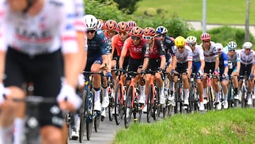 Santiago Buitrago y Egan Bernal, en el top 20 de la etapa 11 del Tour de Francia.