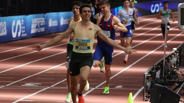 Mariano 'La Moto' García con Attaoui al fondo.