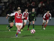 Soccer Football - UEFA Women's Champions League - Round of 16 - Second Leg - Arsenal v OH Leuven - Meadow Park, Borehamwood, Britain - February 18, 2026 Arsenal's Mariona Caldentey scores their second goal from the penalty spot Action Images via Reuters/Paul Childs