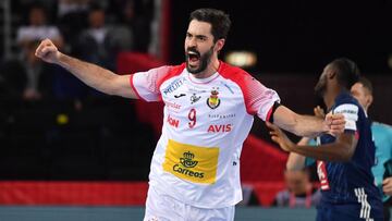 Raúl Entrerríos celebra un gol.