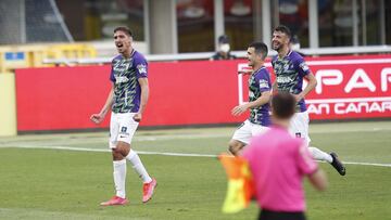 Los jugadores del Málaga, celebrando el 0-1 en Las Palmas.