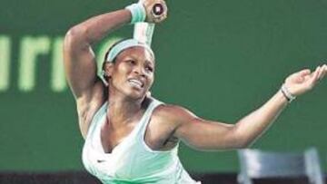 <b>IMPONENTE. </b>Serena devuelve una bola en su partido contra la china Li Na.