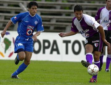 La peor goleada que ha recibido un equipo mexicano en Copa Libertadores ocurrió en la fase de grupos de la edición 2003. La Máquina visitó al Fénix uruguayo y, pese a que se adelantó con gol de Sebastián Abreu, recibió media docena: tres de Martín Ligüera, dos de Germán Hornos y uno más de Javier Cámpora.
