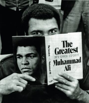 Muhammad Ali, anunciaba su retirada de los cuadriláteros. Poco después se le detectó la enfermedad de Parkinson, que iría deteriorando gravemente su estado de salud.