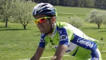 Basso ve a Cadel Evans como principal favorito del Giro 2010