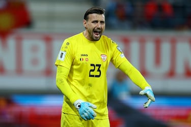 Stole Dimitrievski em ação pela seleção da Macedônia do Norte