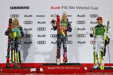 Shiffrin firma el triplete en Semmering y acecha el récord de Vonn