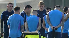 Argentina's coach Lionel Scaloni (3rd L) speaks with his players during a training session at the Qatar University Training Site in Doha, on November 21, 2022, on the eve of the Qatar 2022 World Cup football match between Argentina and Saudi Arabia. (Photo by JUAN MABROMATA / AFP) (Photo by JUAN MABROMATA/AFP via Getty Images)