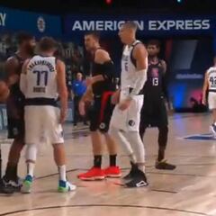 Un veterano amedrenta a Doncic y entonces aparece Porzingis al rescate
