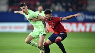 Oihan Sancet ante David García en El Sadar.