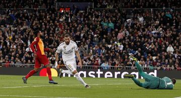 En Champions, el Real Madrid gan¨® 6-0. Benzema anot¨® dos goles. En la imagen, el 4-0.