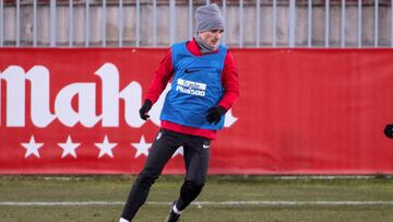 GRAF4350. MAJADAHONDA (MADRID), 18/12/2017.- El francés del Atlético de Madrid Antoine Griezmann durante el entrenamiento que el equipo ha llevado a cabo hoy en la Ciudad Deportiva Wanda en Majadahonda. EFE / Rodrigo Jimenez