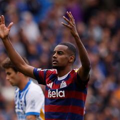 Isak rescata un punto