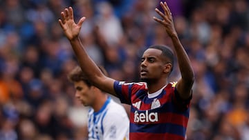 Isak rescata un punto