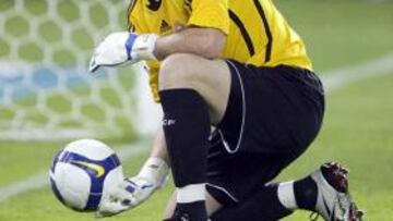 <b>PREOCUPADO. </b> Casillas se mestra preocupado por la situación del Madrid.