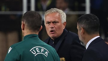 Mourinho durante el partido contra el Manchester United.