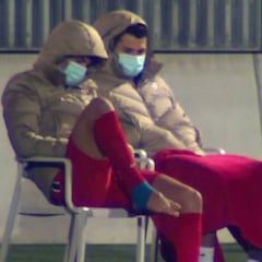 João Félix y Giménez salieron del partido con el tobillo maltrecho