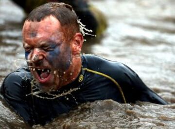 La carrera Tough Guy, se celebra desde 1987 en Inglaterra y desafía a sus participantes a recorrer 15km llenos de los obstáculos, donde hasta los más expertos se quedan en el camino. 