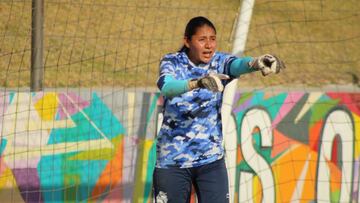 La arquera titular de Puebla y ex seleccionada nacional tiene que dedicar su vida a dos &aacute;mbitos profesionales para sostener su sue&ntilde;o como futbolista.