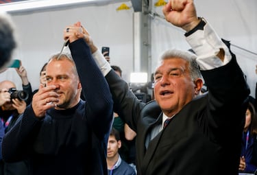 Hansi Flick con Joan Laporta. 
 