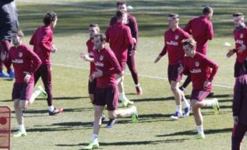 Simeone tiene dudas para el once inicial ante el Barcelona.