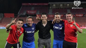 Iraola y su cuerpo técnico celebran el ascenso.