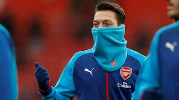 El centrocampista alem&aacute;n del Arsenal, Mesut &Ouml;zil, durante un entrenamiento.