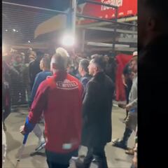 Así fue la caótica salida de Arturo Vidal desde el Monumental