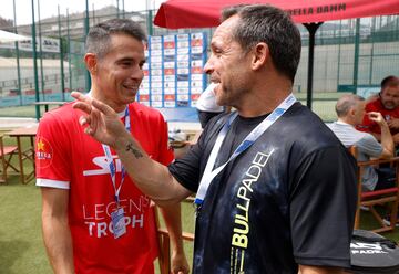 Javier Saviola y Sergi Barjuan.
