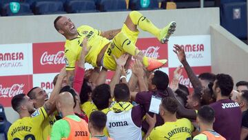 Villarreal players hold teammate Santi Cazorla (C) as he played his last game with the team after the Spanish LaLiga soccer match between Villarreal CF and SD Eibar held at La Ceramica stadium, in Villarreal, Spain, 19 July 2020. EFE/ Domenech Castello
 
